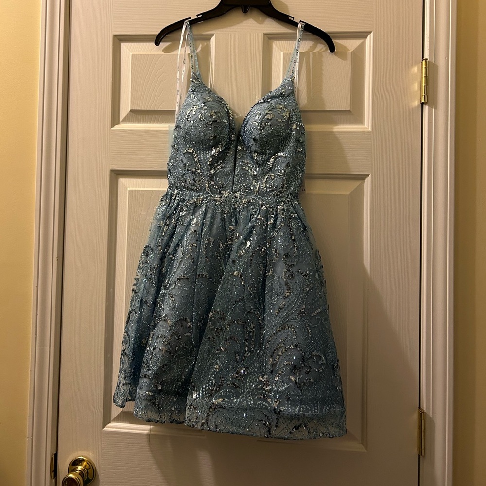 Short prom/homecoming dress. Never worn NWT